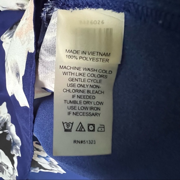 Vince Camuto Blue Floral Print Blouse size S - Picture 9 of 9